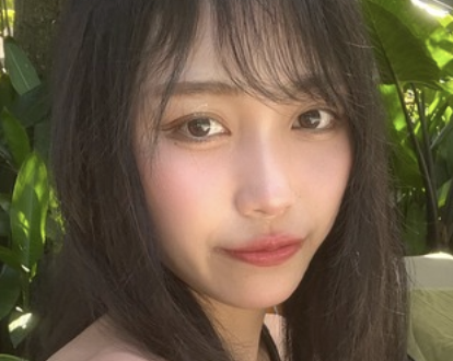 【画像】大食い美女、水着姿でトンデモない腹を見せつけてしまう