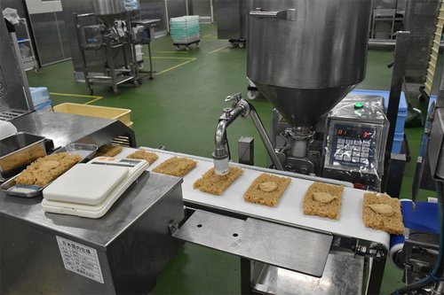 【悲報】おにぎり工場さん、過酷な労働がガチでヤバすぎるwww
