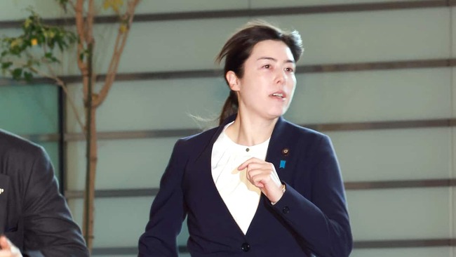 記者「小野田大臣、サッカー盛り上がってますね」小野田紀美（35）「所轄外！興味ないです」