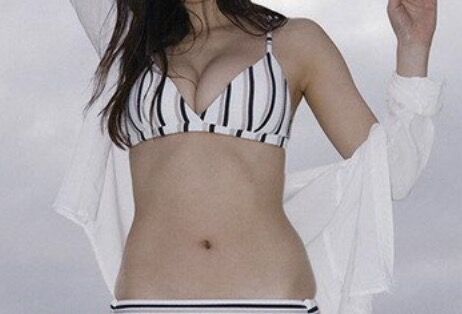 【画像】今田美桜(29)のビキニ、バカデカい乳房www