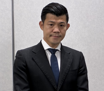 【画像】亀田興毅さん(39)「ハゲた、てっぺんハゲた…毛あらへん。」