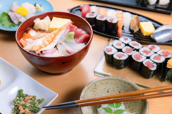 【驚愕画像】飲食店「“ネギトロ”に文句を言う大阪の方が多いので張り紙にしました」⇒！！！