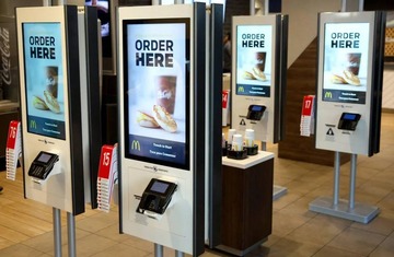 【米国】マクドナルド、カリフォルニアで20ドルの最低賃金が導入された直後に、レジ係をキオスクに置き換えると発表…「基本的な経済学を理解している人なら驚くことではない」