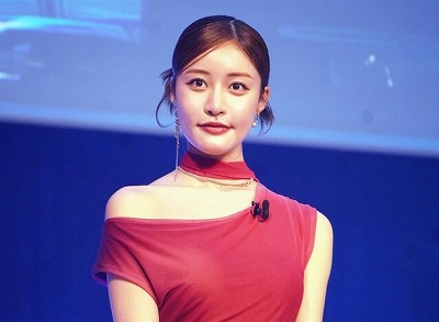 【画像】最近のエッチな身体の王林ちゃん(28)のお顔、なにか……