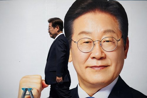 【困惑】韓国大統領さん、W杯敗退で代表監督を無能呼ばわりしてしまう