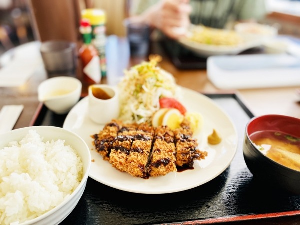 【悲報】店員「相席よろしいですか？」俺「いいっスよ(ｽﾞﾙｽﾞﾙ」新規女さん「あの……私はちょっとよろしくないかなって…」⇒！！