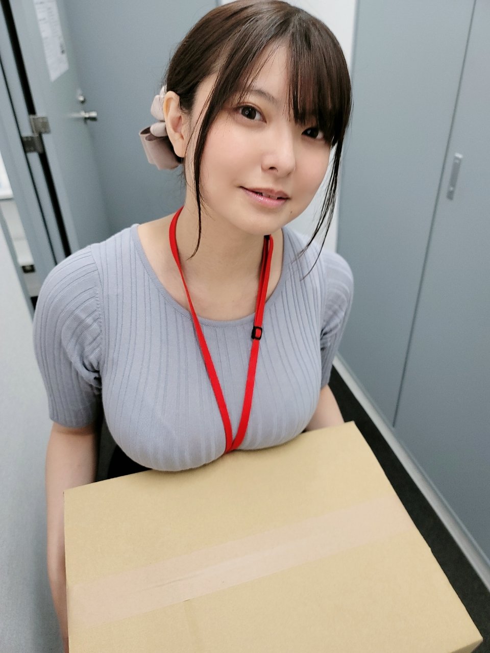 【画像】Jカップおっぱい(38)さん、おっぱいで全てを解決してしまうｗ