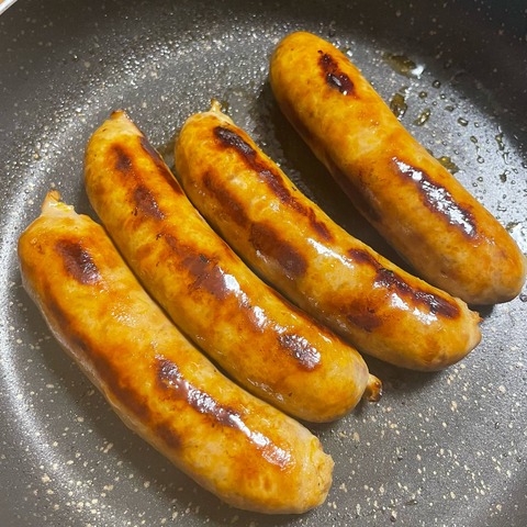 【画像】高級ウィンナー焼いたwww