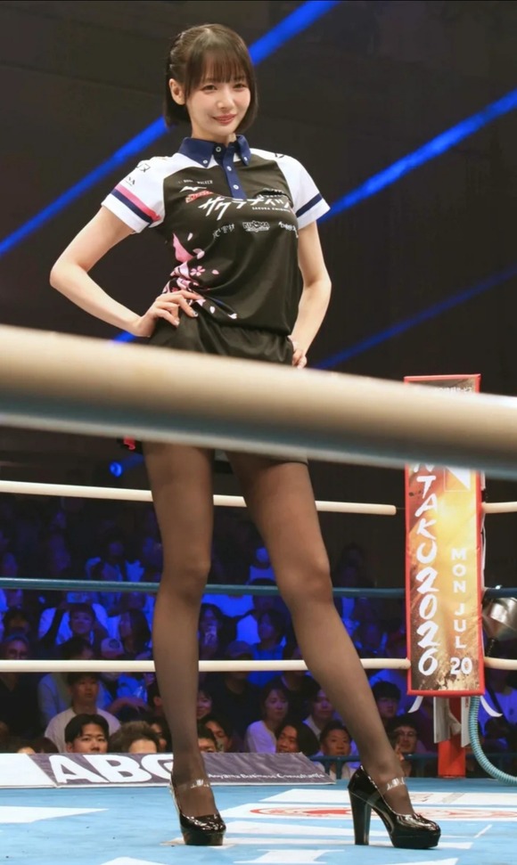 【朗報】岡田紗佳さん(32)役満ボディでラウンドガールとして登場（画像あり）