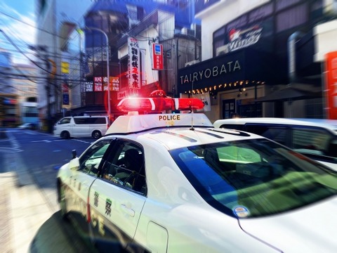 【画像】ベンツさん駐車場に止めたのに何故か駐禁扱いされてしまうwww