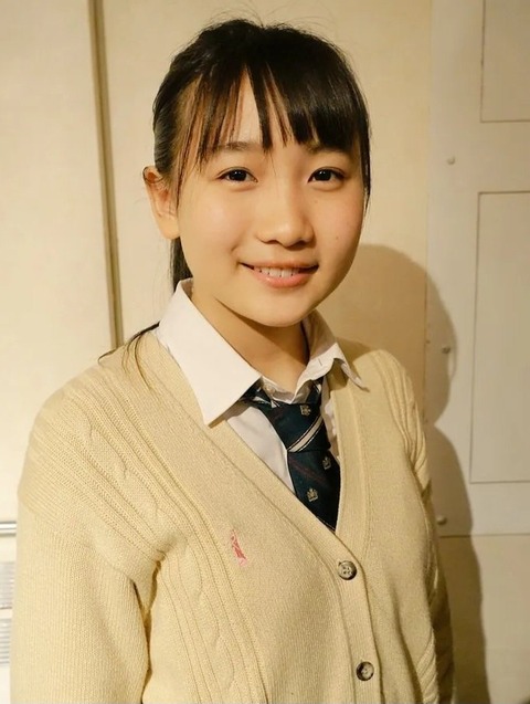 【悲報】YOASOBI、ikura(25)嫌な感じに垢抜ける （※画像あり）