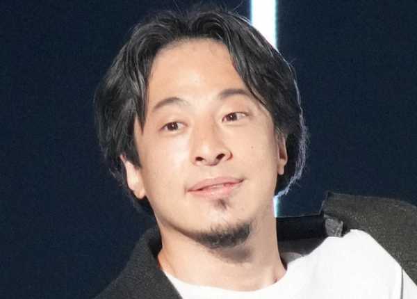 ひろゆきみたいなおっさん、酒飲みながら配信中www