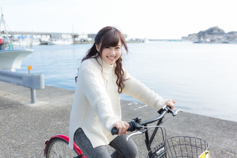 【画像】自転車通学JKスカートが丸見えになる♡♡♡♡♡♡♡