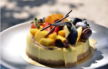 注文したバースデーケーキを取りに行った。店員「さっき受け取りましたよね？」私「えっ」店長「身分証を見せて下さい」私「はい…」→とんでもない事に…