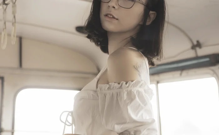 【画像】巨乳メガネっ子さん、電マを当てられて悶絶してしまうｗｗｗ