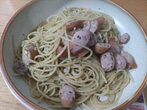 【悲報】手作りペペロンチーノ、どれだけ頑張ってもニンニク塩焼きそばにしかならない