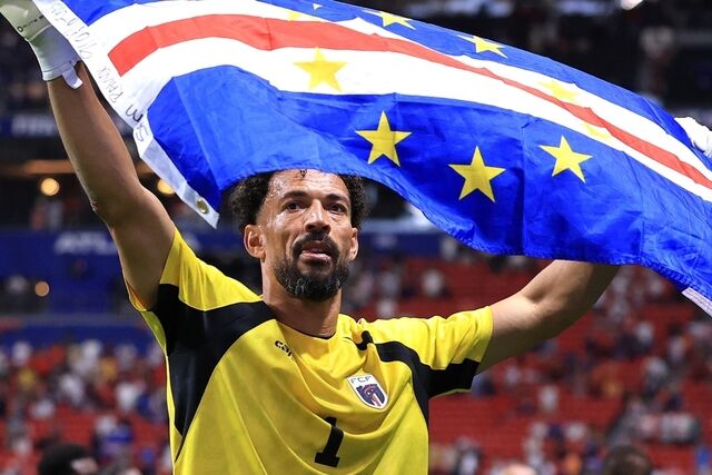 【悲報】サッカーさん、11人でゴール前固めれば絶対負けない競技だとバレてしまう