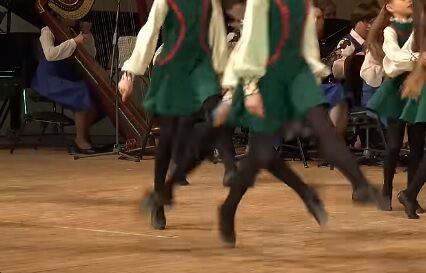 【動画】ロシア美少女パ〇チラダンス祭が開催されるwww