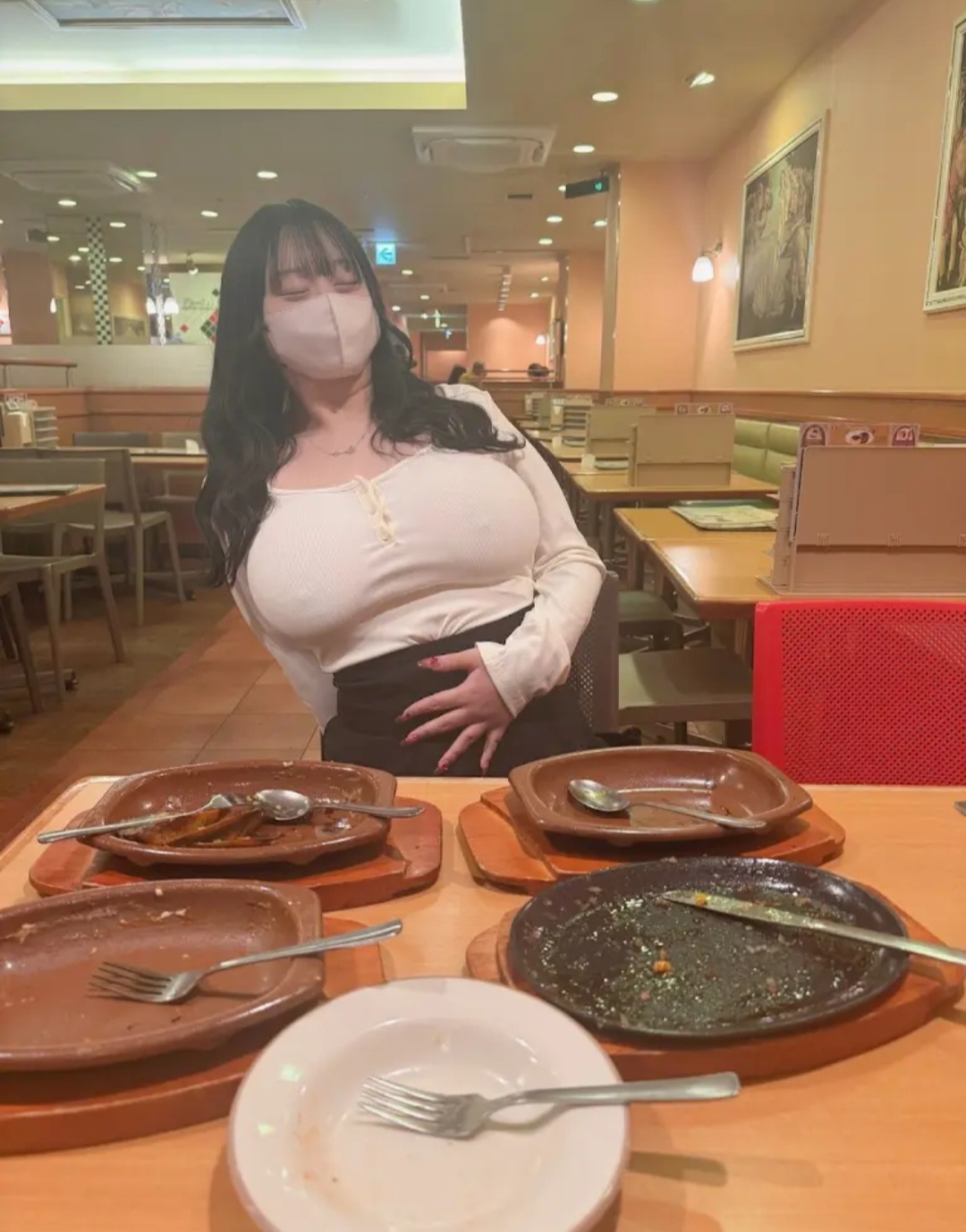 【画像】サイゼに連れてった彼女、食い過ぎるwww