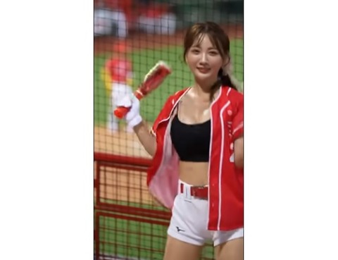 【画像】台湾チア、お●ぱい大暴れwww