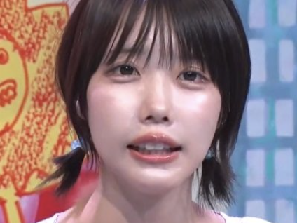 【画像】あのちゃんの意外と豊満なおっぱいwww