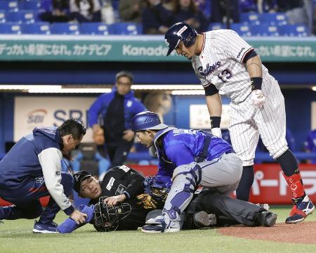 川上球審、続報「まばたきで反応している。」