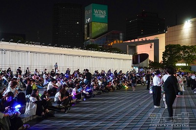 【悲報】嵐ファン、今日の解散ライブと実父の通夜が重なった結果、嵐ライブを選択www