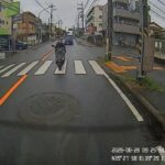 【動画】スクーター女、ノーブレーキで車に突っ込むwwwっw