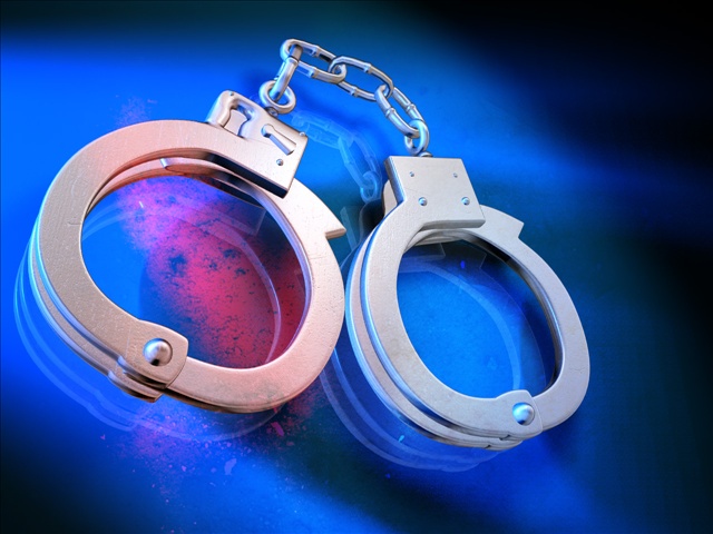 インドネシア国籍の男、女性（２１）を刃物で突き刺して逮捕される…　路上で警察官含む男女３人が死傷　北海道