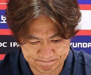 サッカー韓国代表のホン・ミョンボ監督、戦犯扱いされ国会に呼び出される…