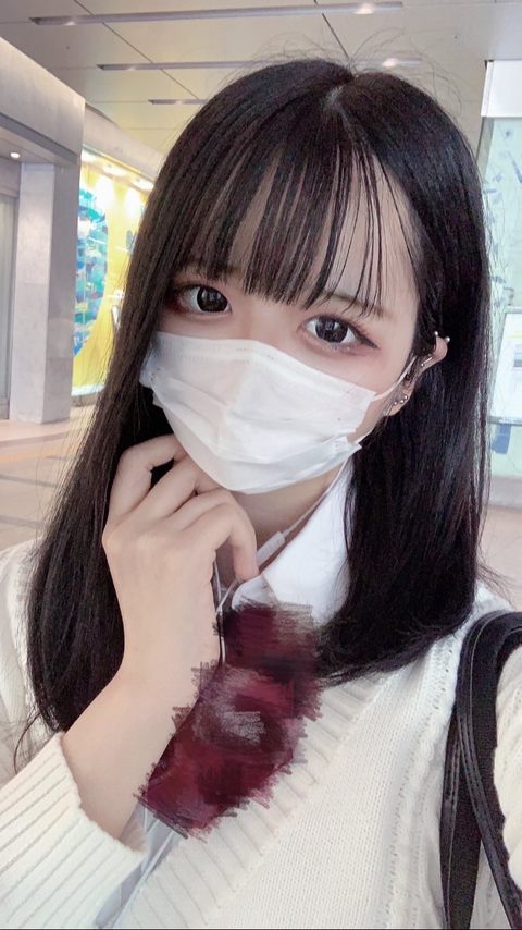 【画像】顔の比率がおかしいJKが発見されるwww