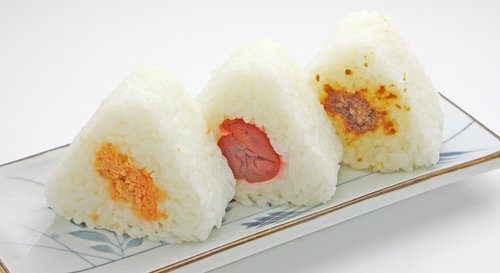 【困惑】意識高い系おにぎり屋さん「おにぎりは海苔で巻くっていう固定観念やめません？」www