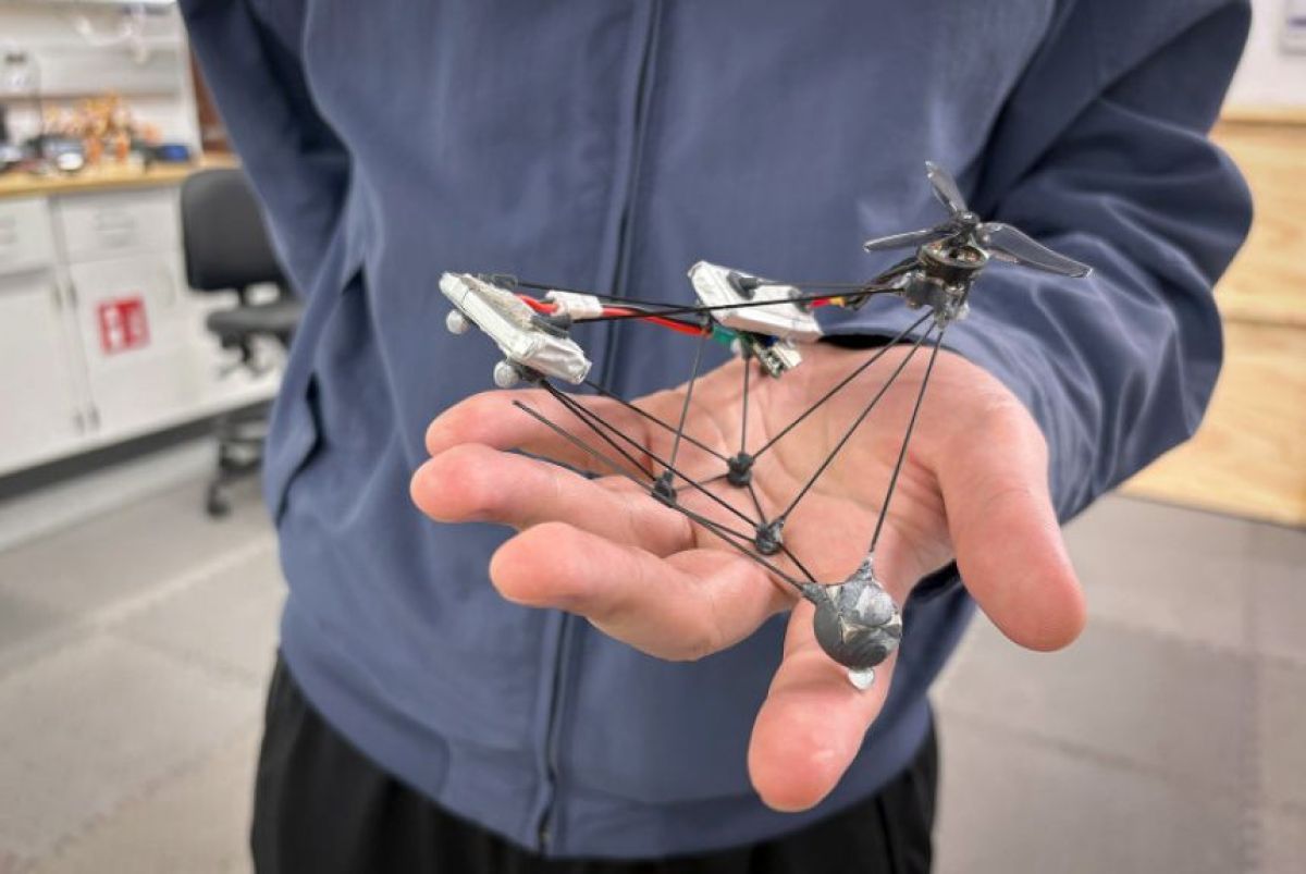 超高速回転によりほぼ消えるドローンを開発