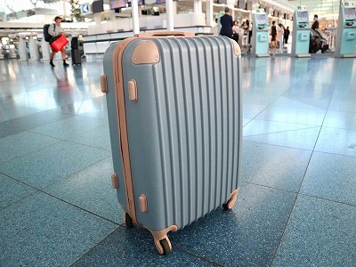 【悲報】女さん「親切心でマレーシア人の荷物4キロ預かって運んであげた！」→炎上www