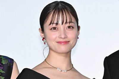 【画像】橋本環奈さん(27)ガチで巨乳化www