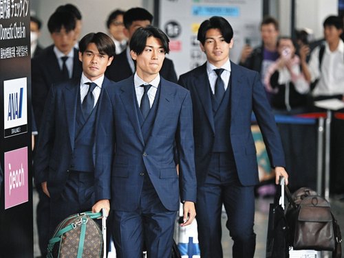 【困惑】箕輪厚介さん、W杯帰国会見の空気に痛烈指摘