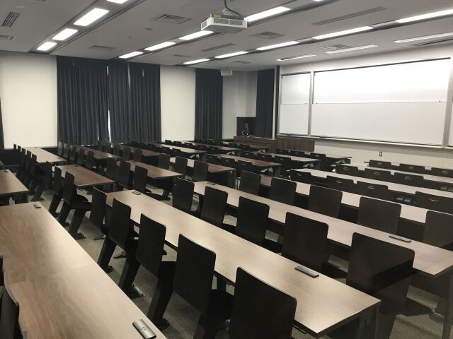【悲報】大学教授がレポート課題を出した結果、とんでもない速度で提出される