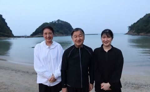 【画像】天皇陛下「家族で海水浴きた」ﾊﾟｼｬ