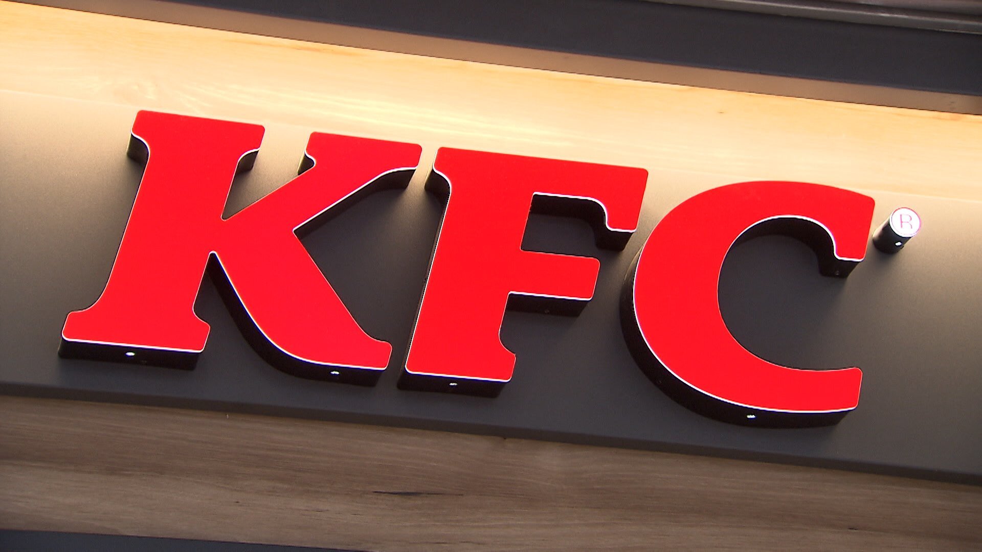 【KFC】ちょｗｗケンタッキー閉まってるやんｗニチレイのせいで全国で大騒ぎｗｗｗ
