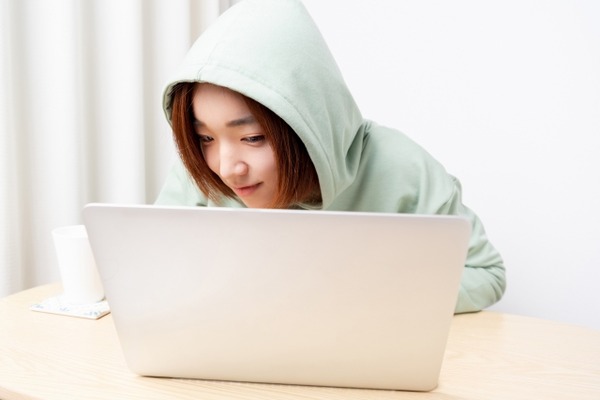 奥様「うちの旦那はPCでYouTubeしか見てないしメモリ半分抜いて売るわ、たぶん気付かないでしょ」⇒！！！