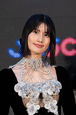 【文春】佐藤二朗、橋本愛へのボディタッチで「深刻なハラスメント」認定報道　注意後に楽屋へ向かい騒然