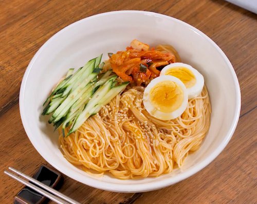 【悲報】健康を意識すると「パン」という選択肢が真っ先に消え、「そうめん」が意外とあかん扱い