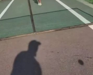 【動画】親子さん、道路にネットを張ってテニスをプレイしてしまうwww