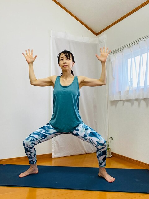 【画像】このめちゃくちゃヨガってる人妻がエロ過ぎて3日連続でオカズにしてるんやが