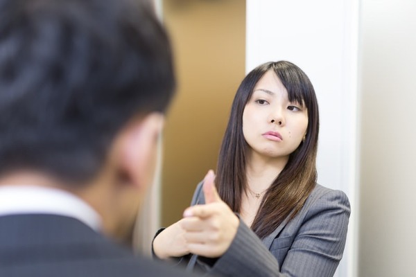 男「お詫びにご飯でも奢るよ」女さん「はあ？なら金だけくれよ」→…大共感、大絶賛の7ま～んいいねwww→！