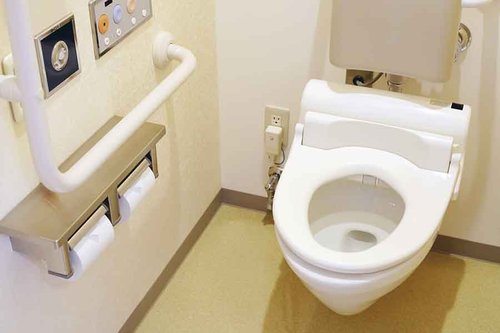 【悲報】コンビニオーナー夫婦がトイレ利用客を脅した疑いで逮捕「何か買え、コンビニ馬鹿にすんな！」