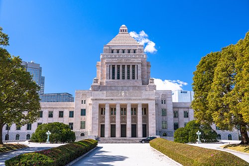 【悲報】国会議員さん、遂にキレた！「我々の報酬が高いと言うがスーツ代や昼飯代も全て自腹だ」