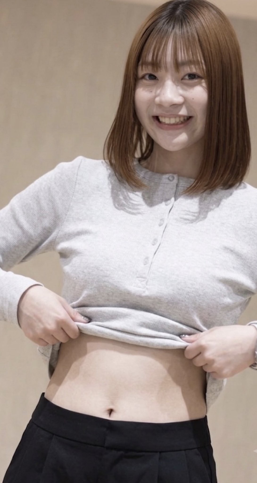 【画像】美人声優さん「ねぇーねぇー！私のオヘソ見てくれる！？」