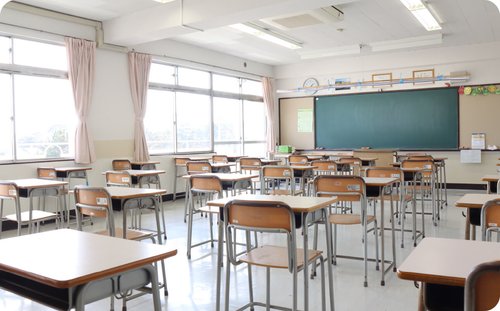 【画像】女子高で働く男性職員ってどうやって理性を保ってるの？