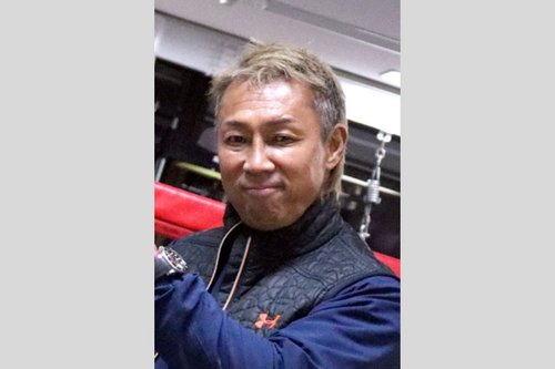 【悲報】薬師寺保栄さん（57）、愛人（28）を養子にするため妻の名前を無断記入して起訴される・・・・・・・・・